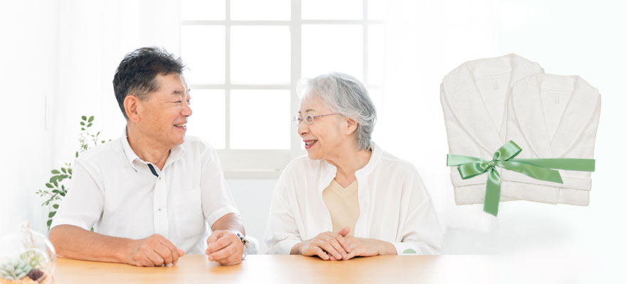 おじいちゃんおばあちゃんへのプレゼント。敬老の日にお助けアイテム「バスローブ」を贈りませんか。